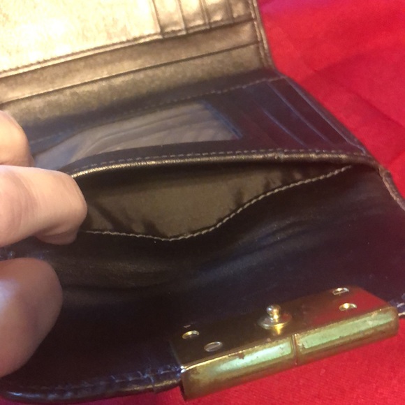 PreOwned - Coach Wallet - snaps and zipper work -7 credit cards slots-5 pockets - Picture 9 of 16